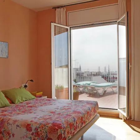 Friendly Gaudi Attic Apartment
