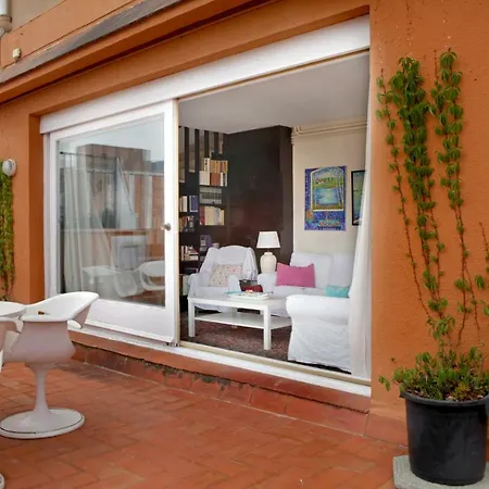 Friendly Gaudi Attic Apartment Barcelona