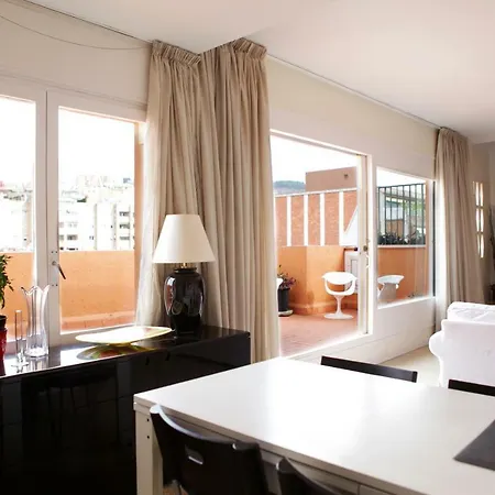 Apartment Friendly Gaudi Attic Barcelona
